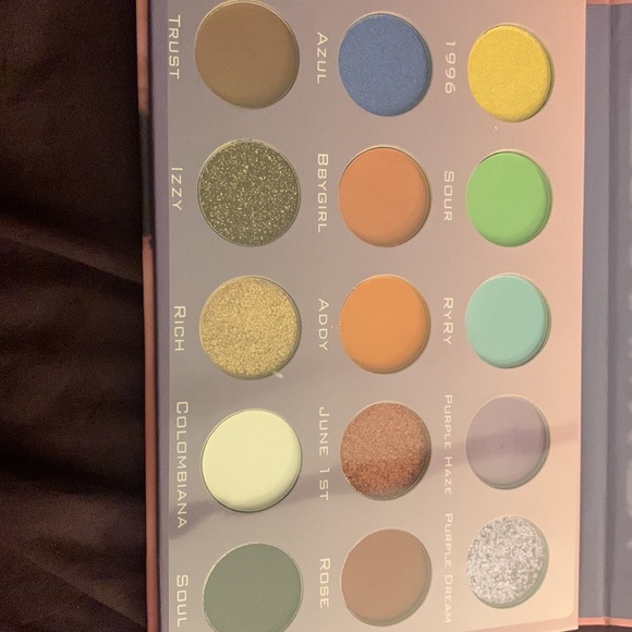 Illuminati X ISA eyeshadow palette - Picture 2 of 2